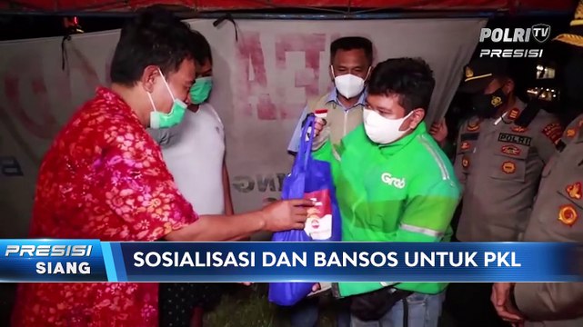 Komunitas Ojek Online Bantu Polres Sukoharjo Bagikan Bansos ke PKL