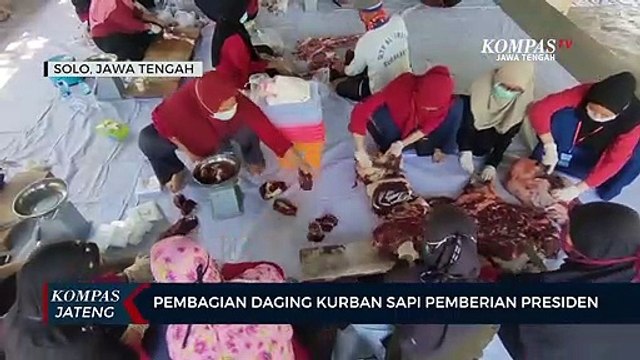 Pembagian Daging Kurban Sapi Pemberian Presiden