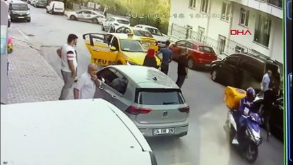 Yola fırlayan çocuğa taksi çarptı: Yara almadan kurtuldu