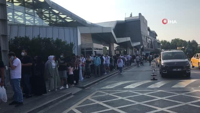 Alışveriş merkezlerinde bayram günü turist yoğunluğu