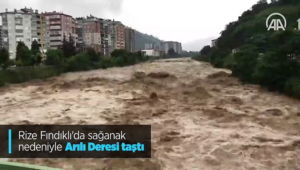 Rize Fındıklı'da Arılı Deresi taştı
