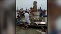 Darbhanga Floods: Last rites of a man performed through boat