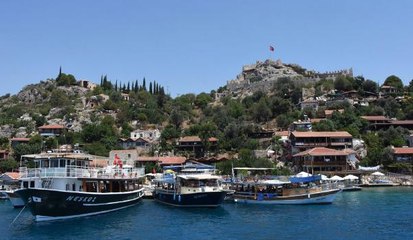 KEKOVA ESKİ GÜNLERİNE DÖNDÜ, TURİST AKININA UĞRADI
