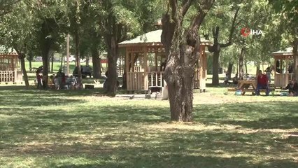 Mesire alanları piknikçilerle doldu