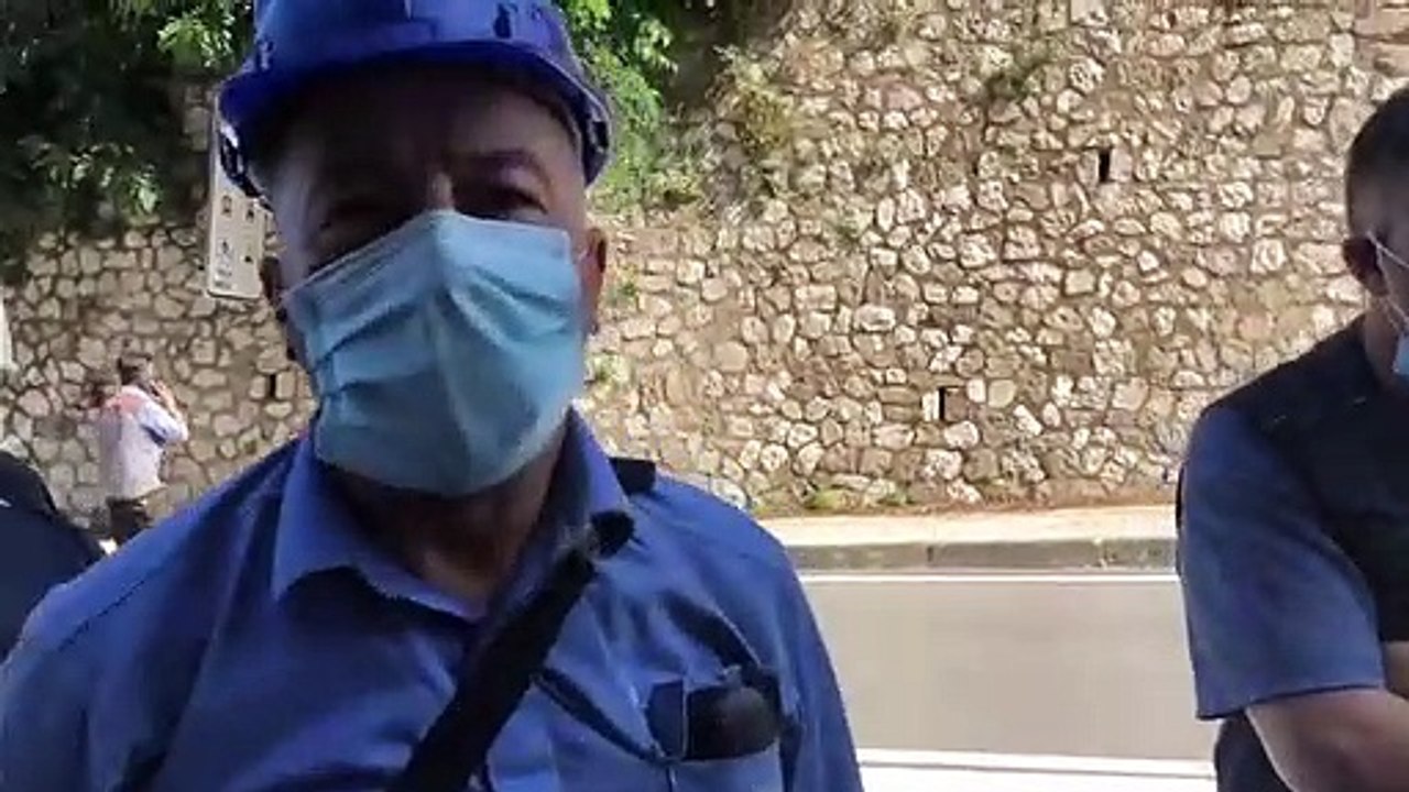 Operai Fincantieri occupano la statale sorrentina per tre ore: "Garantire gli investimenti"