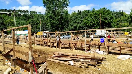 İSTANBUL - Kurulan bazı pazarlarda kurbanlık çadırları toplanmaya başlandı