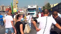 Napoli, la protesta dei disoccupati al porto contro il G20