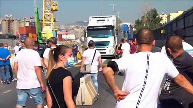 Napoli, la protesta dei disoccupati al porto contro il G20