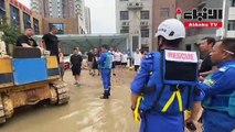تشنغتشو الصينية تلملم حطامها بعدما أودت أمطار قياسية بحياة العشرات