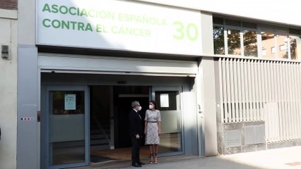 La Reina Letizia combina tweed con alpargatas y triunfa