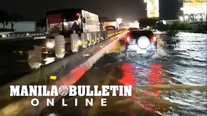 Portions of SLEX after San Pedro Exit are flooded due to the heavy rains