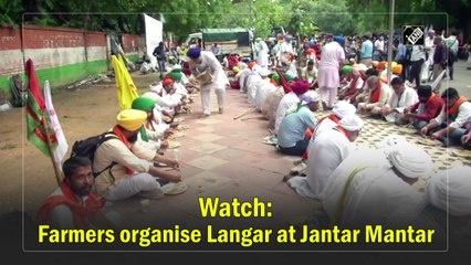 Watch: Farmers organise Langar at Jantar Mantar