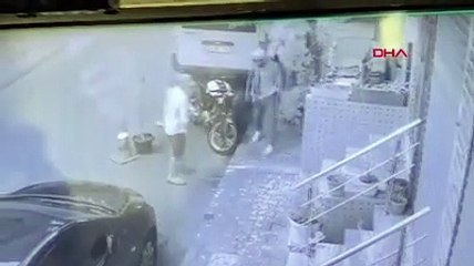 Bağcılar'da çalınan motosikletinin peşinden böyle koştu
