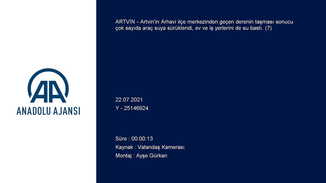 ARTVİN - Arhavi'de derenin taşması sonucu bazı ev ve iş yerlerini su bastı - Suda yüzen vatandaşlar (7)