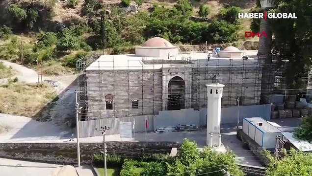 Manisa Ulu Cami'de restorasyon skandalı: Bizans sütunlarını sıvamışlar