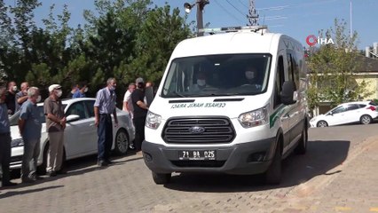 Trafik kazasında bir aile hayatını kaybetti: Öğretmen çift ve iki çocuğu toprağa verildi