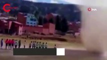 Bolivya'da hortum, futbol maçını vurdu