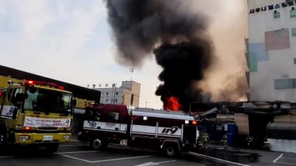 경북 칠곡 식자재마트 창고서 불..."인명 피해 없어" / YTN