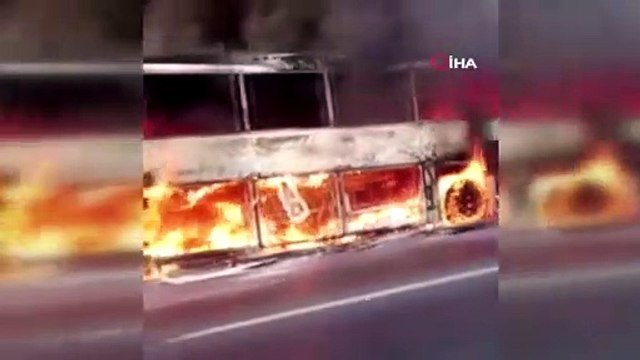 Adana'da seyir halindeki otobüs alev alev yandı
