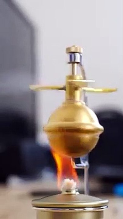 Il met de l'azote liquide dans une machine à vapeur, le résultat va au-delà de ce qu'il imaginait