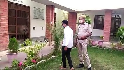 चाबी खोने के विवाद में दोस्त ने सेवानिवृत्त बैंककर्मी की हत्या कर सीवरेज में डाल लगाई थी आग