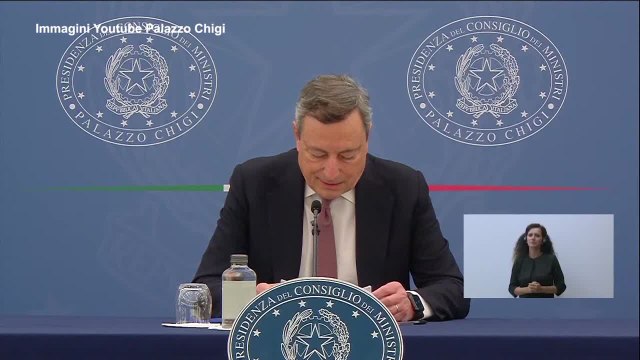 Green pass, Draghi: Gli italiani si vaccinino, il certificato verde serve per non richiudere