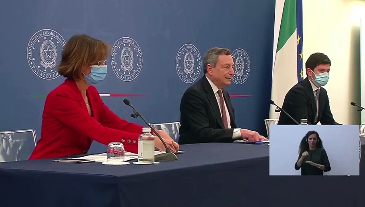 Covid, Draghi: "Invito tutti gli italiani a vaccinarsi. Green pass non è un arbitrio"