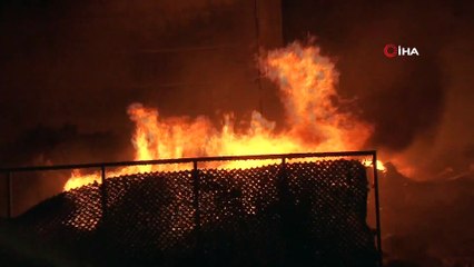 Antalya'da plastik fabrikasında yangın devam ediyor