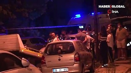 Alkollü sürücü park halindeki 5 otomobile böyle çarptı