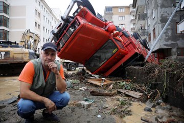 Afetinin hasarı gün ağarınca ortaya çıktı