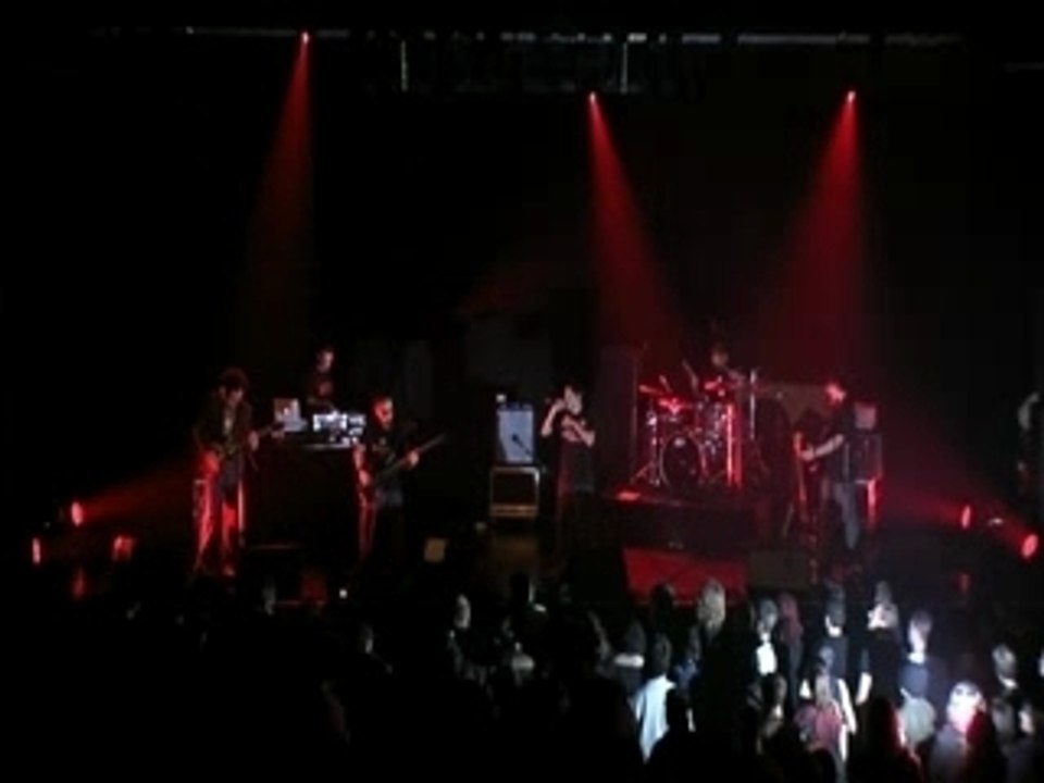 Tranchées - La Cartonnerie (1ere partie Mass Hysteria)