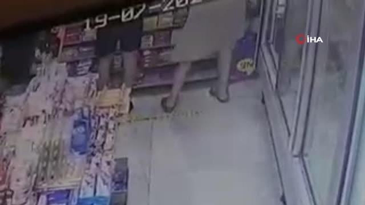 Taksim'de kadını taciz eden şahsa dayak kamerada
