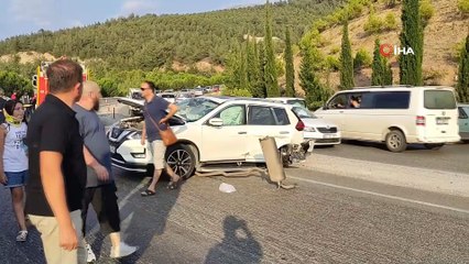 Tatil dönüşü 3 araç birbirine girdi: 7 yaralı