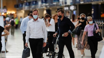 نرتدي الكمامة أم لا؟ جدل عالمي حولها رغم ظهور متحورات كورونا