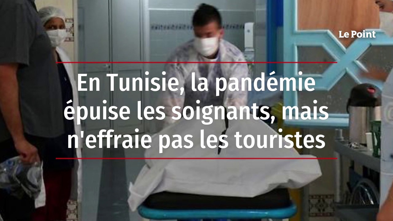 En Tunisie, la pandémie épuise les soignants mais n'effraie pas les touristes
