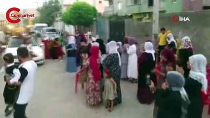 Mardin’de kepçe operatörünün düğün konvoyu kepçelerle oldu
