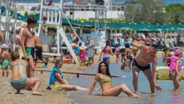 Turistlerin akın ettiği Antalya'da vaka sayılarında bir ayda yüzde 100'lük artış yaşandı