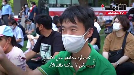 حماسة بين سكان طوكيو خارج الملعب الأولمبي قبيل انطلاق حفل الافتتاح