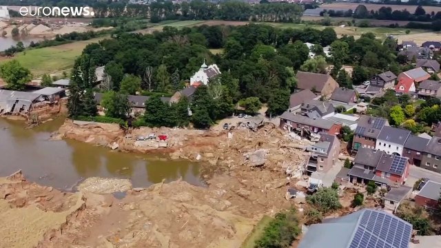 Германия: жертвы наводнения возвращаются
