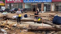 Chine: après des pluies diluviennes, des habitants de Mihe sous le choc