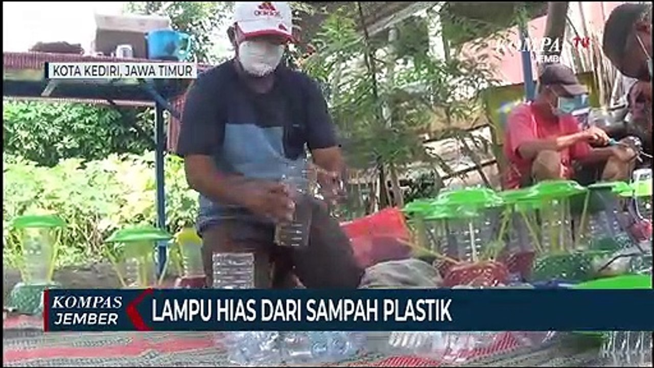 Peduli Lingkungan, Warga Manfaatkan Sampah Plastik Menjadi Lampu Hias