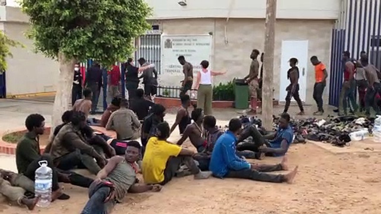 Μεγάλη Βρετανία όπως ελληνικά νησιά: Αθρόες αφί...