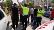 Vakaya giden ambulans ile otomobil çarpıştı: 3 çocuk yaralı