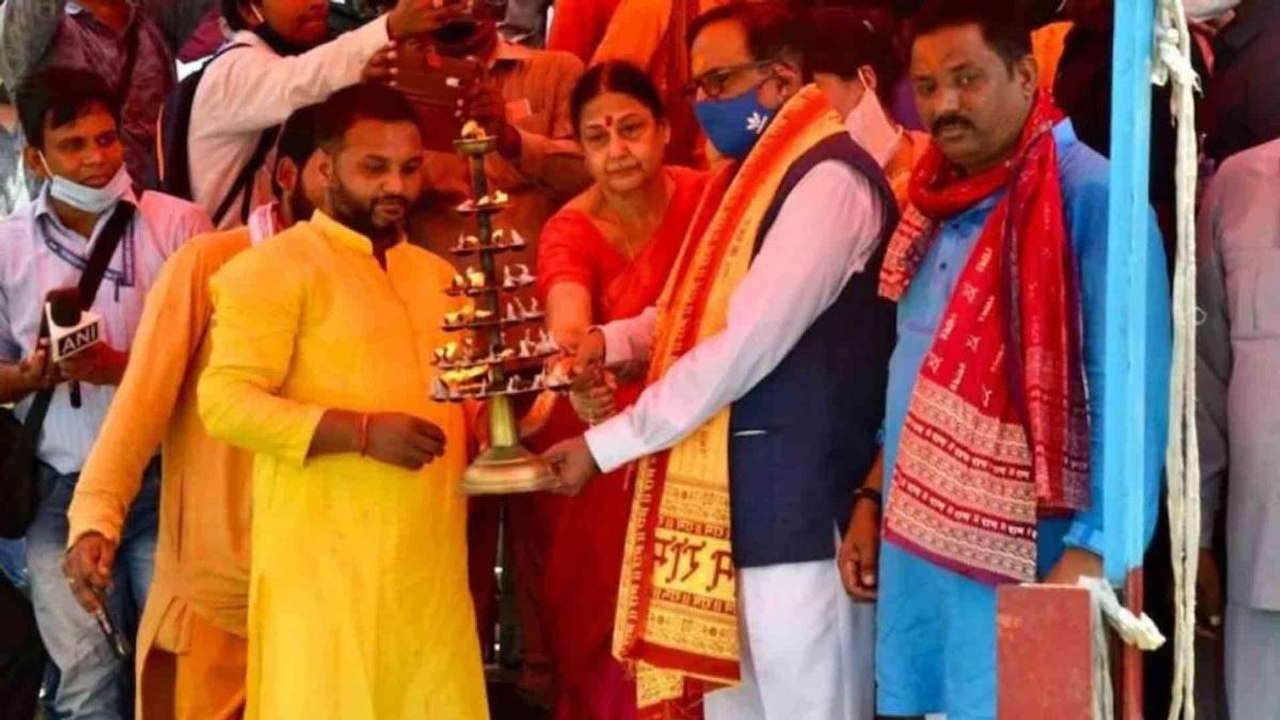 UP Polls: BSP launches its 'Brahmin Sammelan' f...