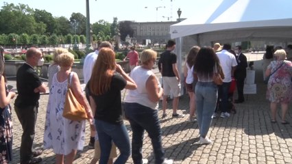 Succès de foule malgré les restrictions pour la première journée de portes ouvertes au Palais royal