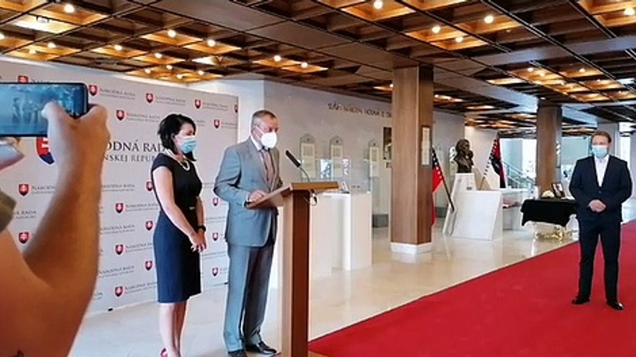 ZÁZNAM: Brífing strany SAS z parlamentu