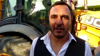 Düğün konvoyunu süsledikleri kepçeler ile yaptılar