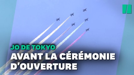 Download Video: JO de Tokyo: Les avions de l'armée japonaise dessinent les anneaux olympiques dans le ciel