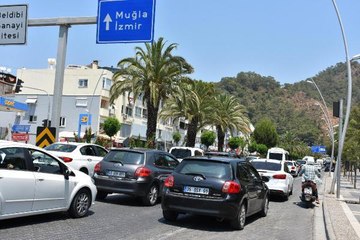 MARMARİS'TE TATİLCİLERİN DÖNÜŞ YOLCULUĞU BAŞLADI