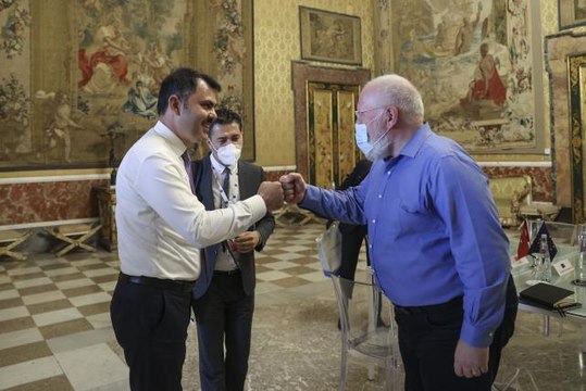 Bakan Kurum, Avrupa Birliği Komisyonu Kıdemli Başkan Yardımcısı Frans Timmermans ile görüştü